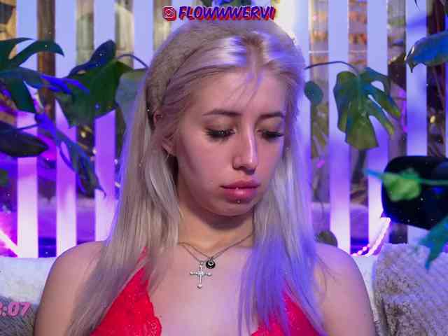FlowwwerGirl webcam