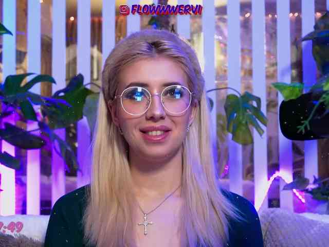 FlowwwerGirl webcam