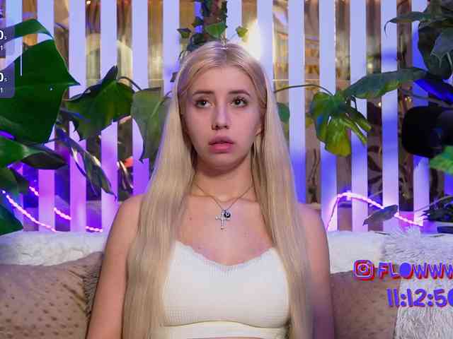 FlowwwerGirl webcam