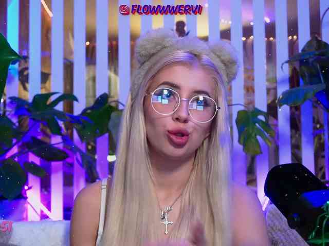 FlowwwerGirl webcam