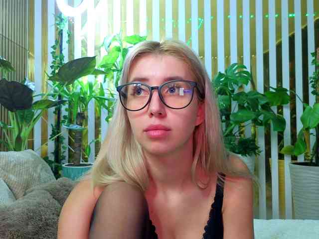 MiaLiaHot Live Webcam on BongaCams