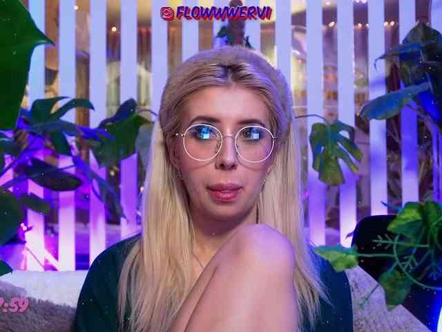 FlowwwerGirl webcam