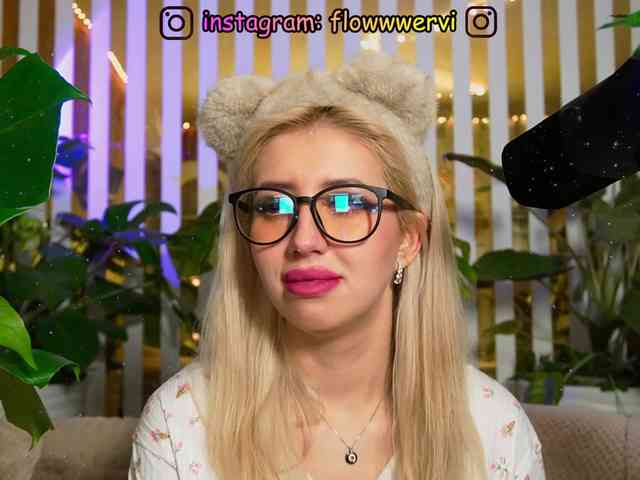 FlowwwerGirl webcam