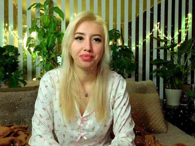 FlowwwerGirl webcam