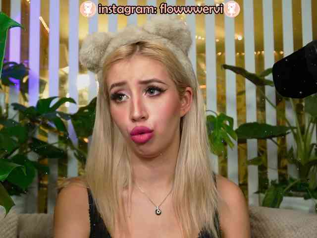 FlowwwerGirl webcam