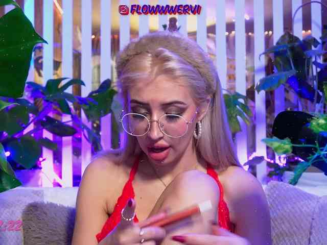 FlowwwerGirl webcam