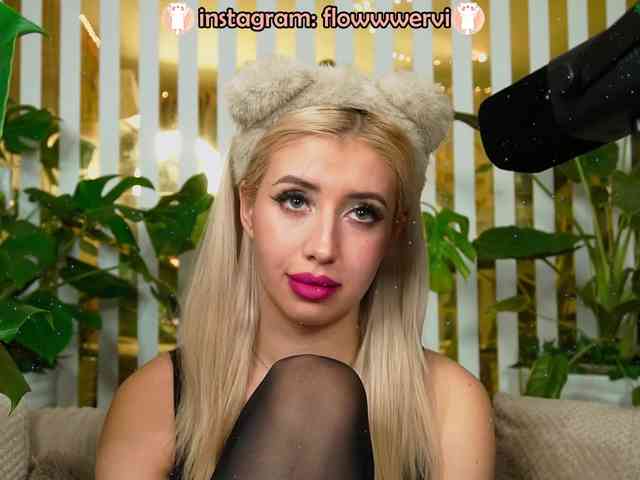 FlowwwerGirl webcam