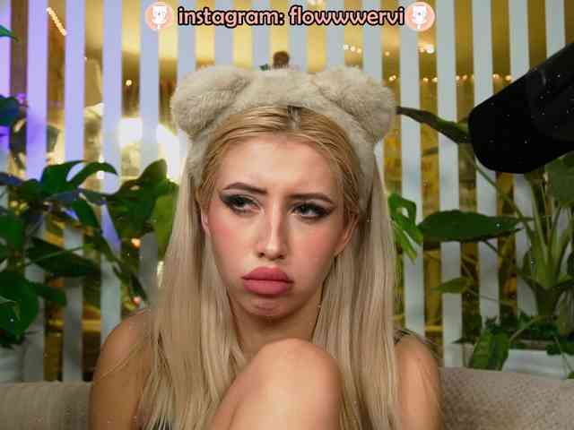 FlowwwerGirl webcam
