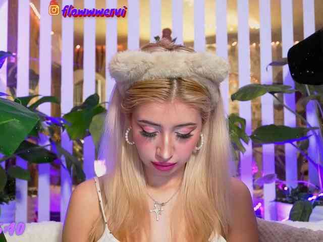 FlowwwerGirl webcam