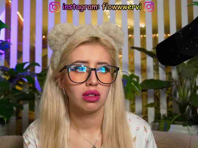 FlowwwerGirl webcam