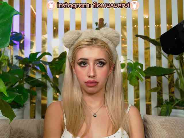 FlowwwerGirl webcam