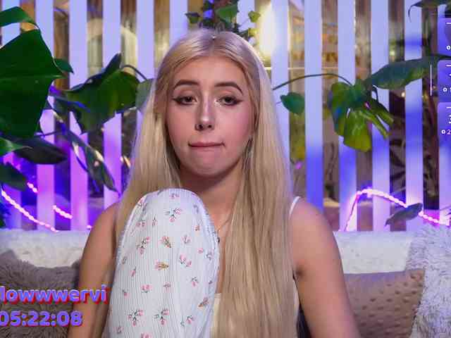 FlowwwerGirl webcam
