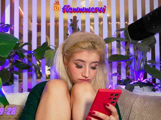 FlowwwerGirl webcam