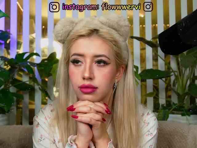 FlowwwerGirl webcam