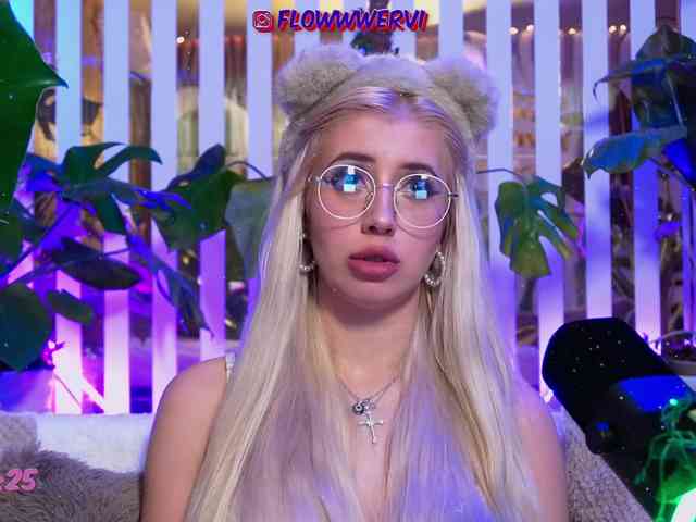 FlowwwerGirl webcam