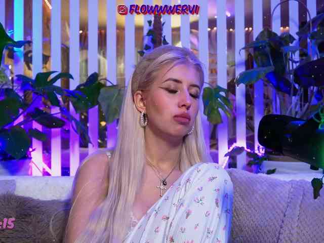 FlowwwerGirl webcam