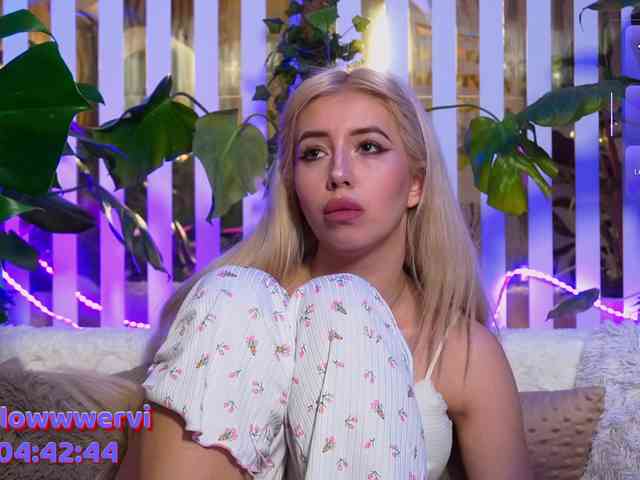 FlowwwerGirl webcam