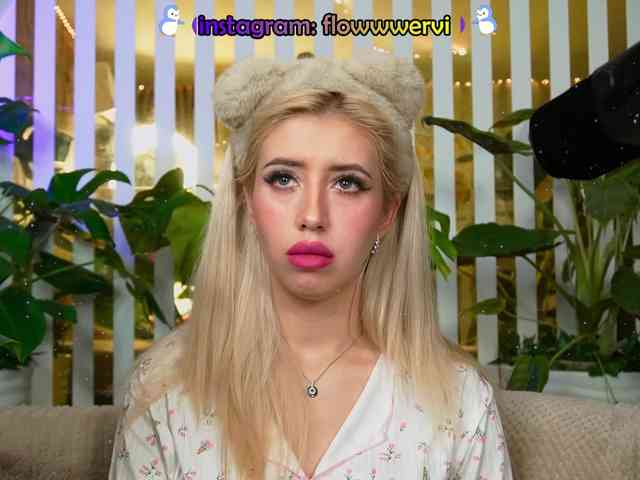 FlowwwerGirl webcam