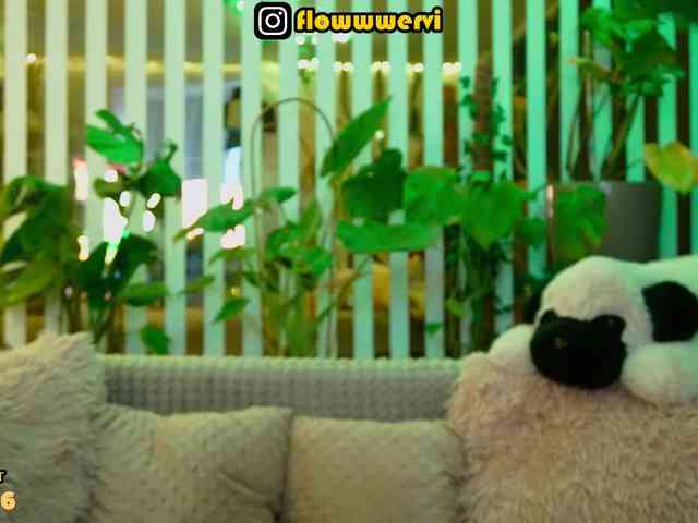 FlowwwerGirl webcam