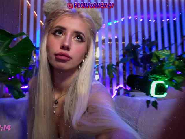 FlowwwerGirl webcam