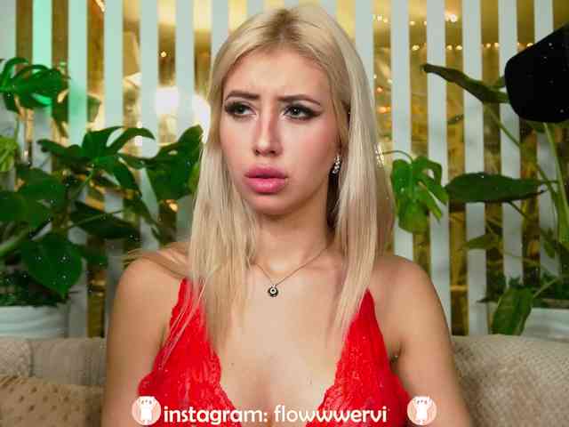 FlowwwerGirl webcam