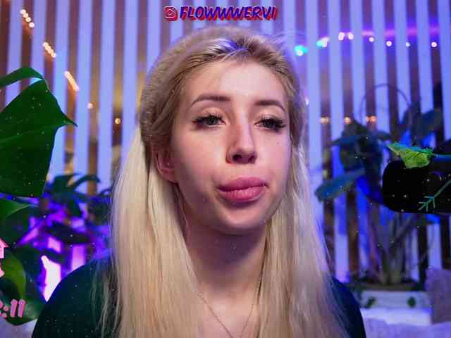 FlowwwerGirl webcam
