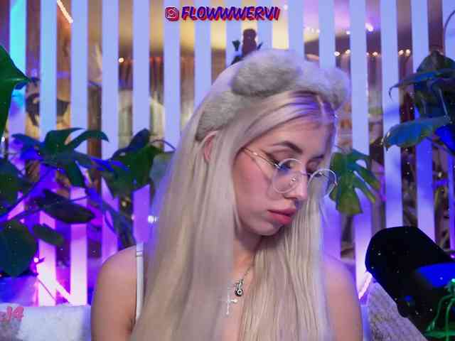 FlowwwerGirl webcam