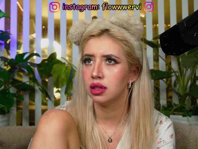 FlowwwerGirl webcam