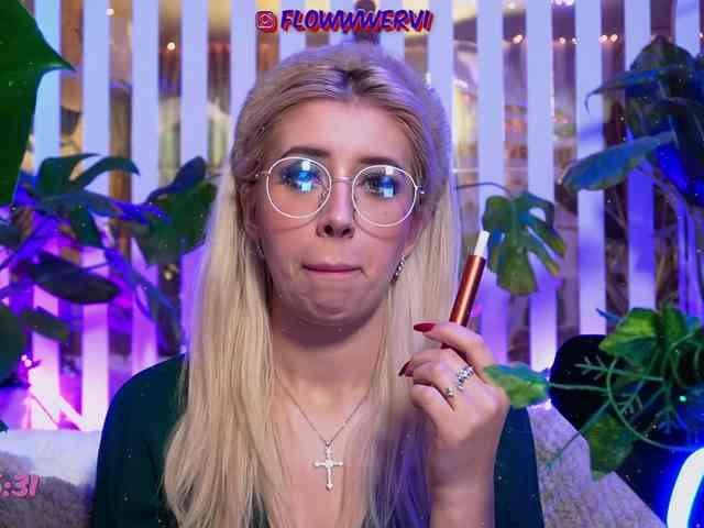FlowwwerGirl webcam
