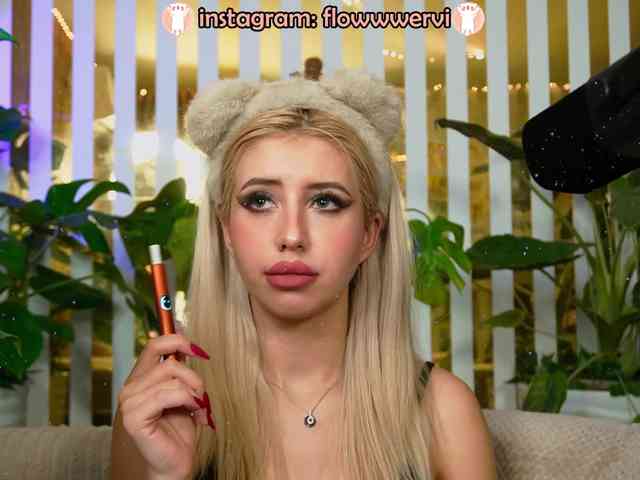 FlowwwerGirl webcam