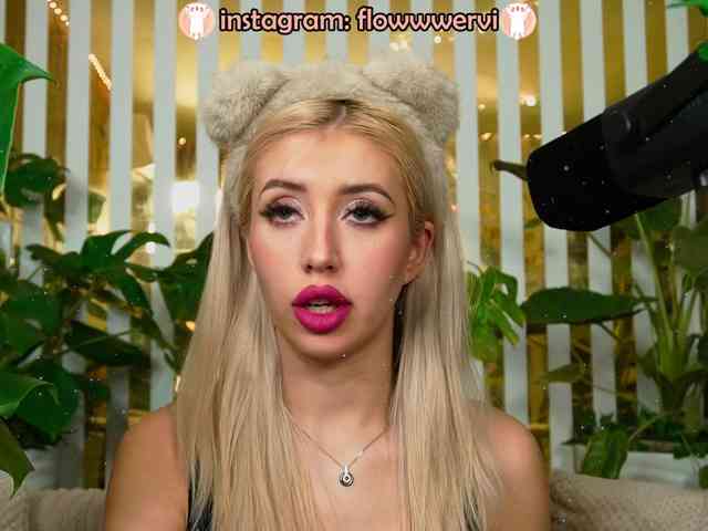 FlowwwerGirl webcam