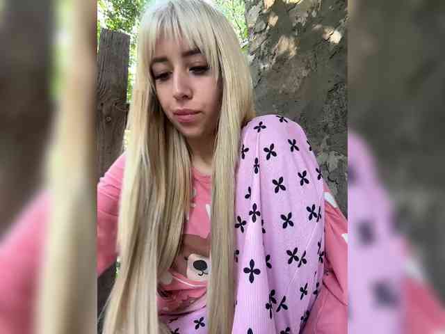 live web cam online MiaLiaHot