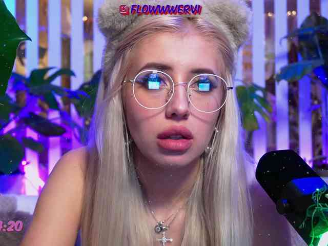 FlowwwerGirl webcam