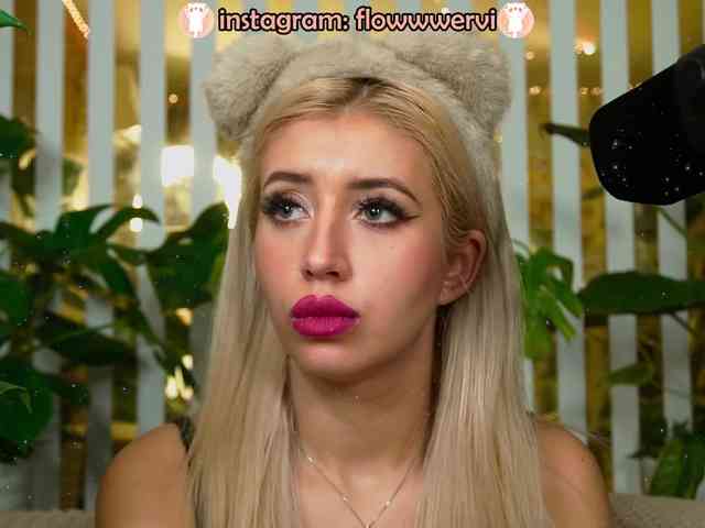 FlowwwerGirl webcam