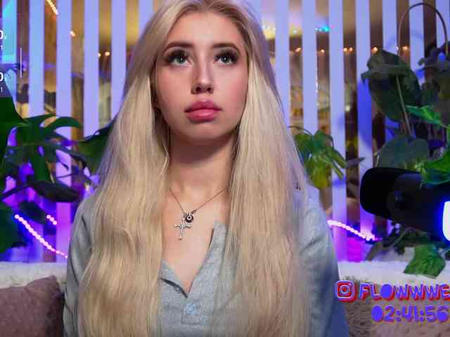 FlowwwerGirl webcam
