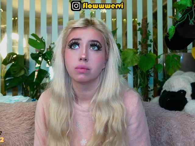 FlowwwerGirl webcam