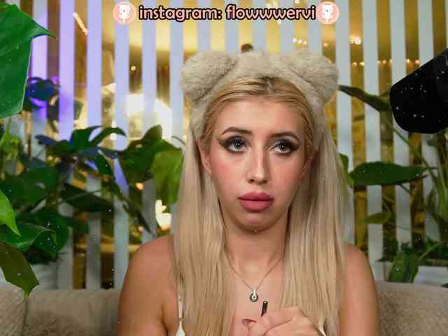 FlowwwerGirl webcam
