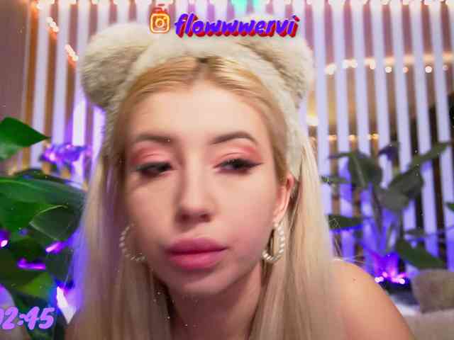FlowwwerGirl webcam