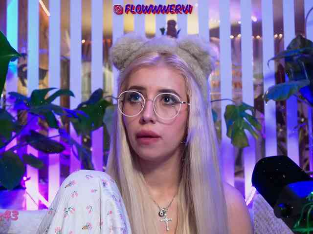 FlowwwerGirl webcam