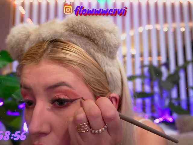 FlowwwerGirl webcam