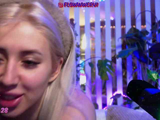 FlowwwerGirl webcam