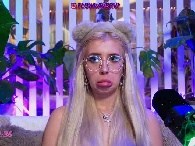 FlowwwerGirl webcam