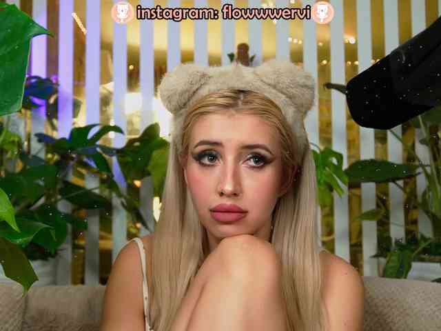 FlowwwerGirl webcam