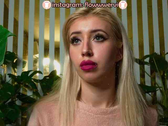 FlowwwerGirl webcam