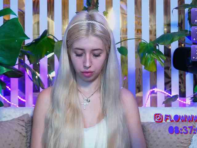 free live cam sex MiaLiaHot