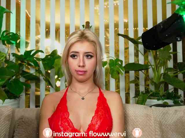 FlowwwerGirl webcam