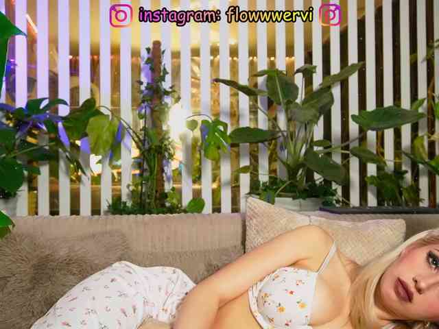 FlowwwerGirl webcam