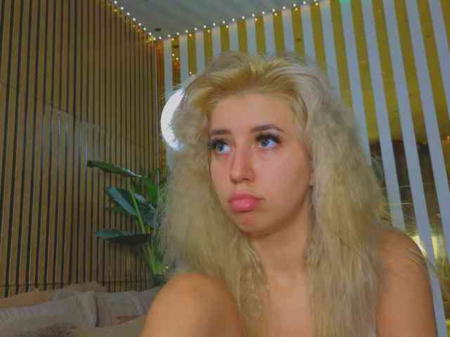 MiaLiaHot's webcam live show