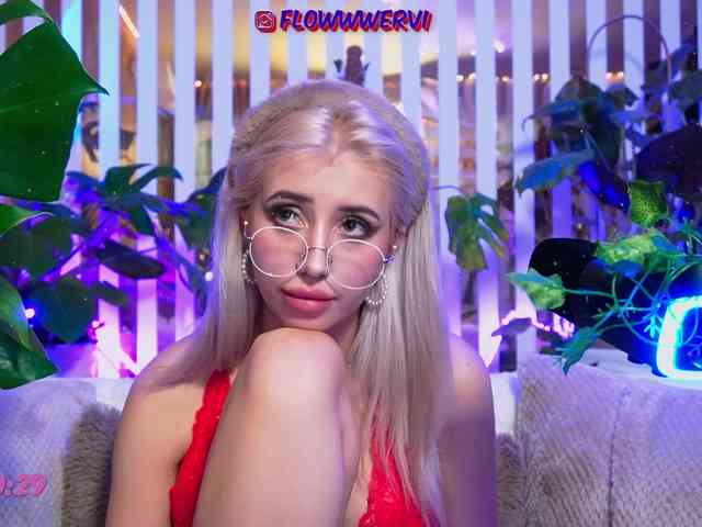 FlowwwerGirl webcam