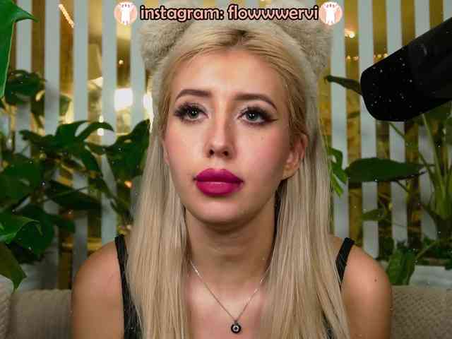 FlowwwerGirl webcam
